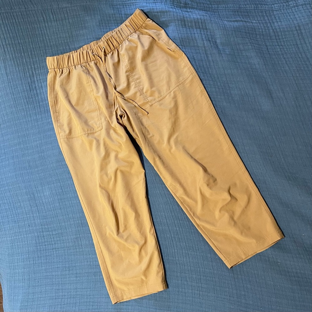 Old Navy Midrise Marigold Crop in StretchTech